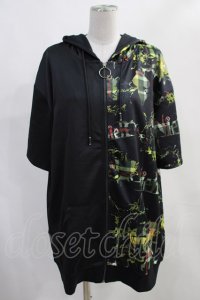 NieR Clothing / プリント切替半袖ZIPパーカー  黒 H-24-01-12-030-PU-TO-KB-ZT364