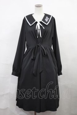 画像1: NieR Clothing / ロゴ刺繍衿ワンピース  黒 H-24-06-20-003-PU-OP-KB-ZH