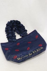 Maison de FLEUR / リップマークフリルハンドルトートバッグ  ネイビー H-24-07-06-024-LO-BG-NS-ZH