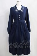 an another angelus / スノークリスタル刺繍プリーツワンピース Free NAVY H-24-07-12-016-CA-OP-NS-ZH