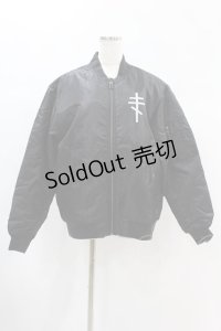 KRY CLOTHING / バックプリント中綿ブルゾン  黒 H-24-11-22-1034-EL-JA-KB-ZH