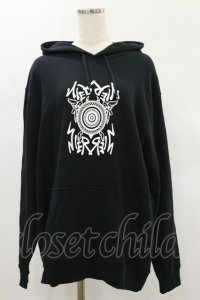 NieR Clothing / プリントプルパーカー  黒 H-24-12-16-045-PU-TO-KB-ZH