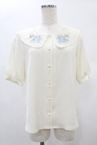 Fi.n.t / デルフィニウム刺繍ビッグカラーブラウス Free WHITE×BL H-24-12-20-050-CA-TO-NS-ZH