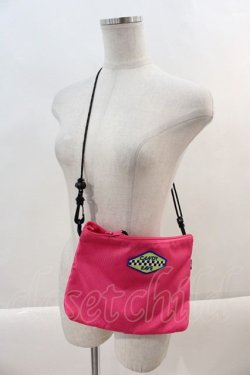 画像1: Candy Stripper / BAG ロゴワッペンサコッシュ  ピンクｘ黒 I-24-09-27-067-PU-BG-HD-ZI