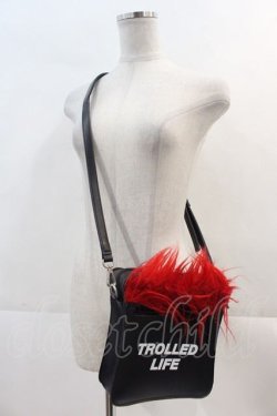 画像1: LAND by MILKBOY / TROLLS FURRED LEATHER BAG  黒Ｘ赤 I-24-11-22-075-MB-BG-HD-ZI