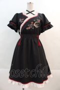 Amavel / 和風刺繍入りワンピース  黒Ｘ赤 I-24-11-29-072-CA-OP-HD-ZI