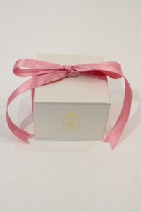 Q-pot. / GCake BOX (S)  白Ｘピンク I-24-12-15-110-QP-ZA-HD-ZI