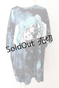 NieR Clothing / 初音ミク×NIERちゃん 総柄CUTSEW F ブラック×グリーン O-24-09-29-137-PU-TO-OW-OS