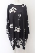 NieR Clothing / 総柄カットソー【で？】  ブラック O-24-09-30-005-PU-TO-IG-ZT303