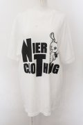 NieR Clothing / プリント半袖CUTSEW XL ロゴ＆nierちゃん（ホワイト） O-24-10-22-048-PU-TO-OW-OS