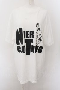 NieR Clothing / プリント半袖CUTSEW XL ロゴ＆nierちゃん（ホワイト） O-24-10-22-048-PU-TO-OW-ZT324