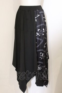 画像1: NieR Clothing / 変則フラップスカート付きパンツ【和柄漢字】 F ブラック O-24-10-31-048-PU-PA-OW-OS