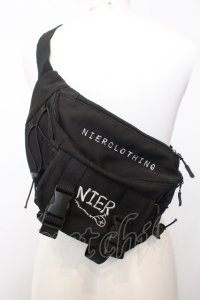 NieR Clothing / DESIGN刺繍2WAY BODY BAG  ブラック O-25-01-10-095-PU-BG-OW-OS