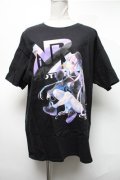 NieR Clothing / 和泉つばすコラボカットソー  黒 S-25-02-19-038-PU-TS-AS-ZS