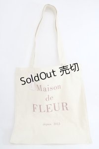 Maison de FLEUR / EC限定ブランドロゴプリントスクエアトートバッグ  オフ Y-24-04-20-056-LO-BG-AS-ZY