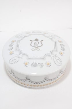 画像1: Q-pot. / ウエディングケーキのような佇まいのまるい陶器のリングケース   Y-24-10-25-102-QP-ZA-SZ-ZY