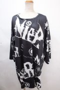 NieR Clothing / 総柄BIGプルオーバー  黒×白 Y-24-11-18-114-PU-TO-SZ-ZY