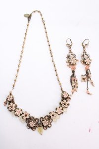 Michal Negrin / ネックレス＆ピアスセット  アンティークゴールド Y-24-12-21-010-LO-AC-SZ-ZY