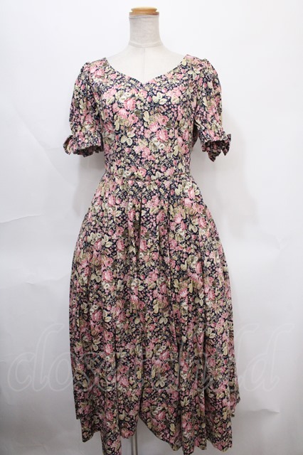 LAURA ASHLEY / 花柄タックフレアワンピース 紺 Y-24-09-12-095-LO-OP-SZ-ZY