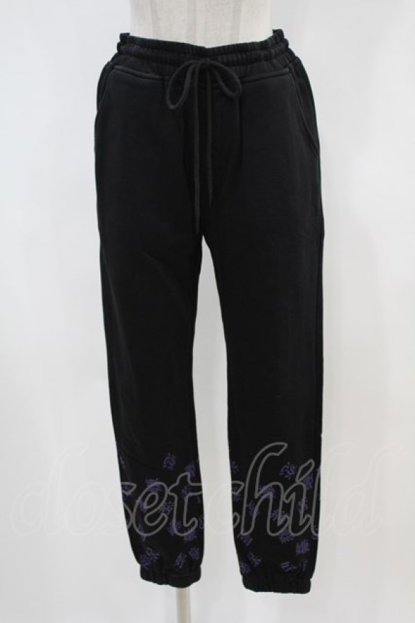 画像1: NieR Clothing / プリントSWEAT PANTS  黒 H-24-04-15-1028-PU-PA-KB-ZT383 (1)