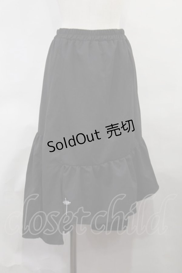 画像1: NieR Clothing / ロゴクロス刺繍アシメスカート  黒 H-24-06-20-011-PU-SK-KB-ZH (1)