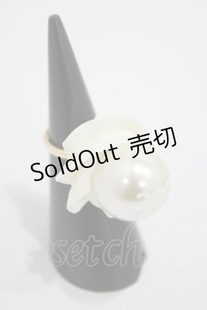 画像: Q-pot. / Fresh Pearl Whip Ring【VAMPS】  ホワイト H-24-08-18-015-QP-AC-KB-ZH