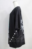 画像2: NieR Clothing / プリント半袖CUTSEW  黒 H-24-08-21-1029-PU-TO-KB-ZH (2)