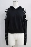 画像1: NieR Clothing / ロゴ編み上げオフショルプルパーカー  黒 H-24-08-25-066-PU-TO-KB-ZH (1)