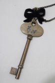 画像1: Q-pot. / Alice’s Key Necklace  ブロンズ H-24-09-11-1006-QP-AC-NS-ZH (1)