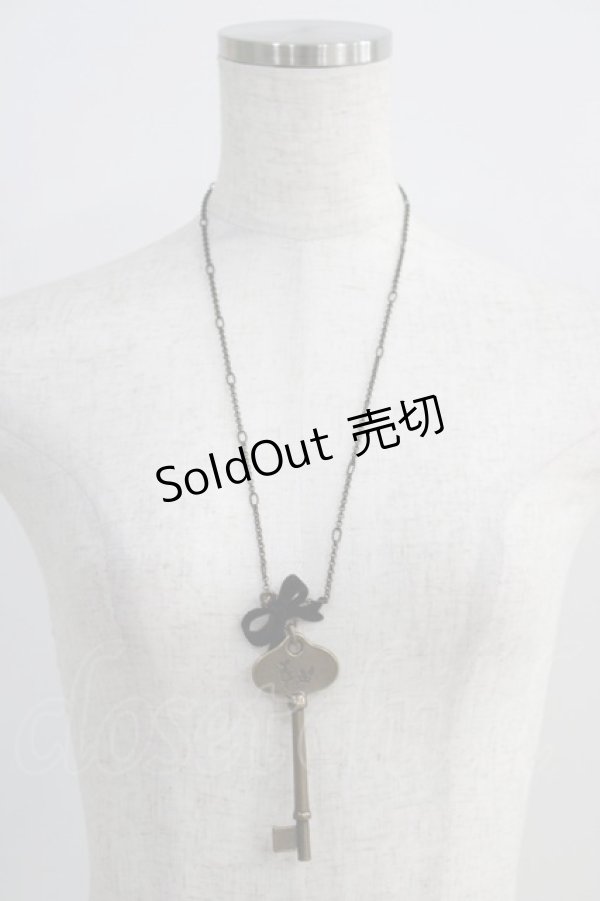 画像2: Q-pot. / Alice’s Key Necklace  ブロンズ H-24-09-11-1006-QP-AC-NS-ZH (2)