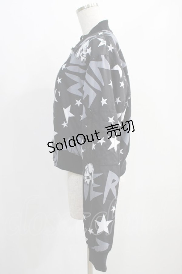 画像2: NieR Clothing / プリントBLOUSON JACKET  黒 H-24-12-26-036-PU-JA-KB-ZH (2)