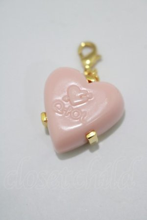 画像: Q-pot. / Petit Arrow Heart Milky Strawberry Charm  ストロベリー H-25-02-20-062-QP-AC-KB-ZH