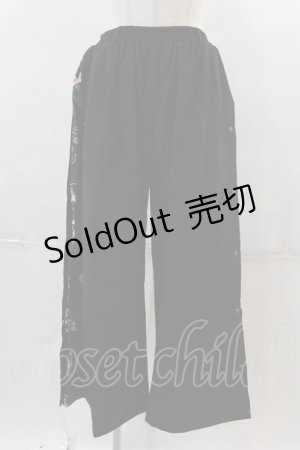 画像: NieR Clothing / サイド迷彩NieRちゃんパンツ  黒 I-24-04-29-045-PU-PA-HD-ZI