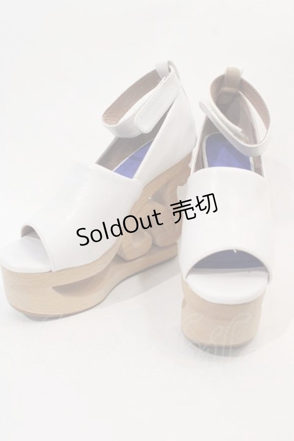 画像1: JEFFREY CAMPBELL / スケートヒールストラップ付サンダル 約23CM(内側採寸) 白Ｘブラウン I-24-08-06-125-PU-SH-HD-ZI (1)