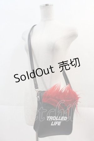 画像: LAND by MILKBOY / TROLLS FURRED LEATHER BAG  黒Ｘ赤 I-24-11-22-075-MB-BG-HD-ZI