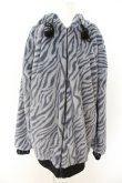 画像1: NieR Clothing / ふわもこアニマル柄ZIP OUTER【ゼブラ】 F ブルー O-24-05-04-055-PU-CO-OW-ZT-C045 (1)