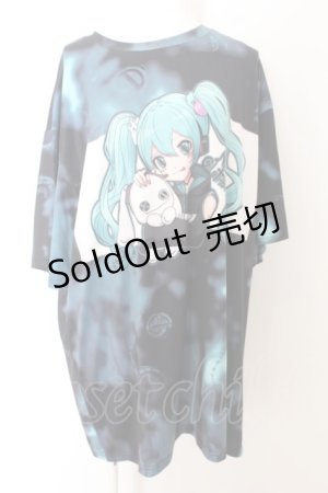 画像: NieR Clothing / 初音ミク×NIERちゃん 総柄CUTSEW F ブラック×グリーン O-24-09-29-137-PU-TO-OW-OS