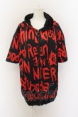 画像1: NieR Clothing / 総柄ZIP半袖パーカー  ブラック×レッド O-24-09-30-009-PU-TO-IG-ZT303 (1)