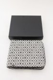 画像4: NieR Clothing / COMPACT WALLET【WHITE】GIFT BOX付き  公式展開色ホワイト（グレー） O-24-11-17-060-PU-ZA-OW-OS (4)