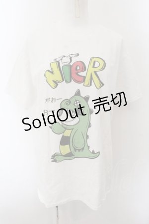 画像: NieR Clothing / NieRちゃんTシャツ XL ホワイト×恐竜NieRちゃん O-24-12-14-041-PU-TS-IG-ZT124