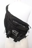 画像1: NieR Clothing / DESIGN刺繍2WAY BODY BAG  ブラック O-25-01-10-095-PU-BG-OW-OS (1)