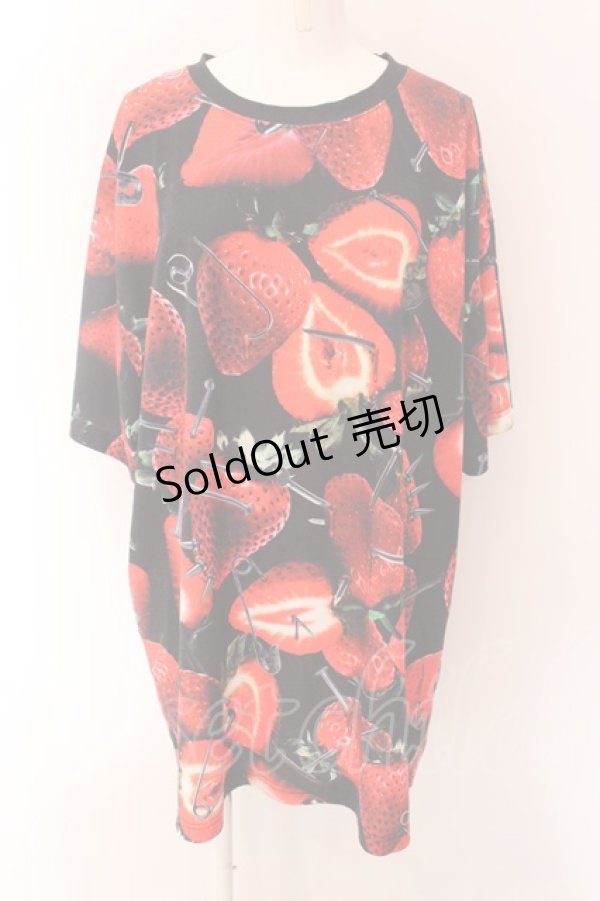 画像1: TRAVAS TOKYO / All Strawberry patterned BIG Tシャツ F レッドxブラック O-25-02-11-096-PU-TS-YM-OS (1)