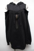 画像1: NieR Clothing / 羽根プリントオフショルプルオーバー  黒 S-25-02-19-037-PU-TO-AS-ZS (1)