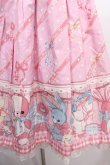 画像4: Angelic Pretty / MELODY TOYSハイウエストジャンパースカート（2020）  ピンク Y-24-08-10-118-AP-OP-SZ-ZY (4)