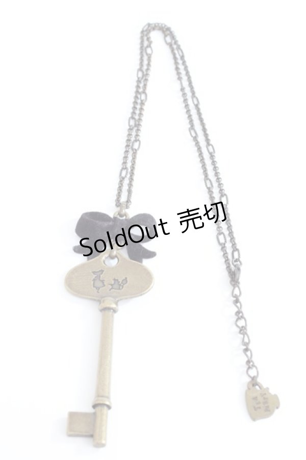 画像3: Q-pot. / Alice’s Key Necklace  アンティークゴールド Y-24-09-25-002-QP-AC-SZ-ZY (3)