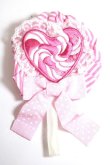 画像1: Angelic Pretty / POP Heartロリポップワッペンロゼッタブローチ  ピンク Y-24-10-25-043-AP-ZA-SZ-ZY (1)