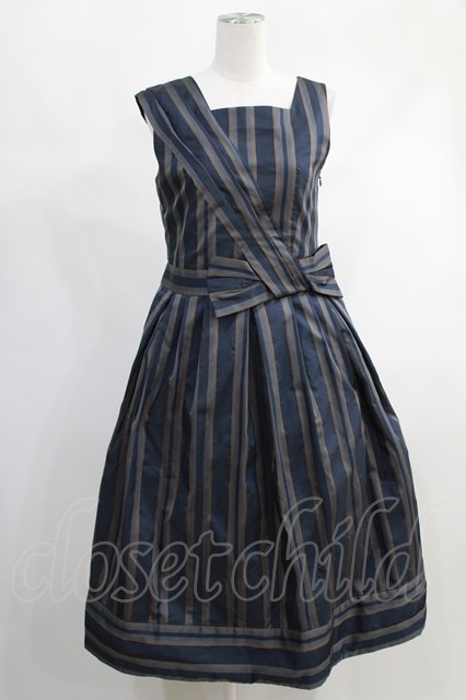 Jane Marple Dans Le Salon / Old England stripe coronation dress H