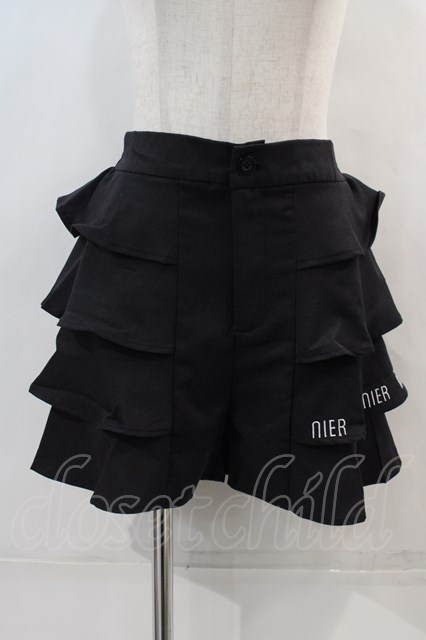 NieR Clothing / サイドフリルショートパンツ 黒Ｘ白 I-24-04-05-055 